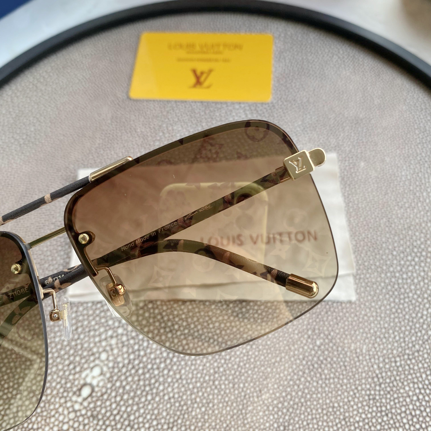 LV GOLD AVIATOR SUNGLASSES