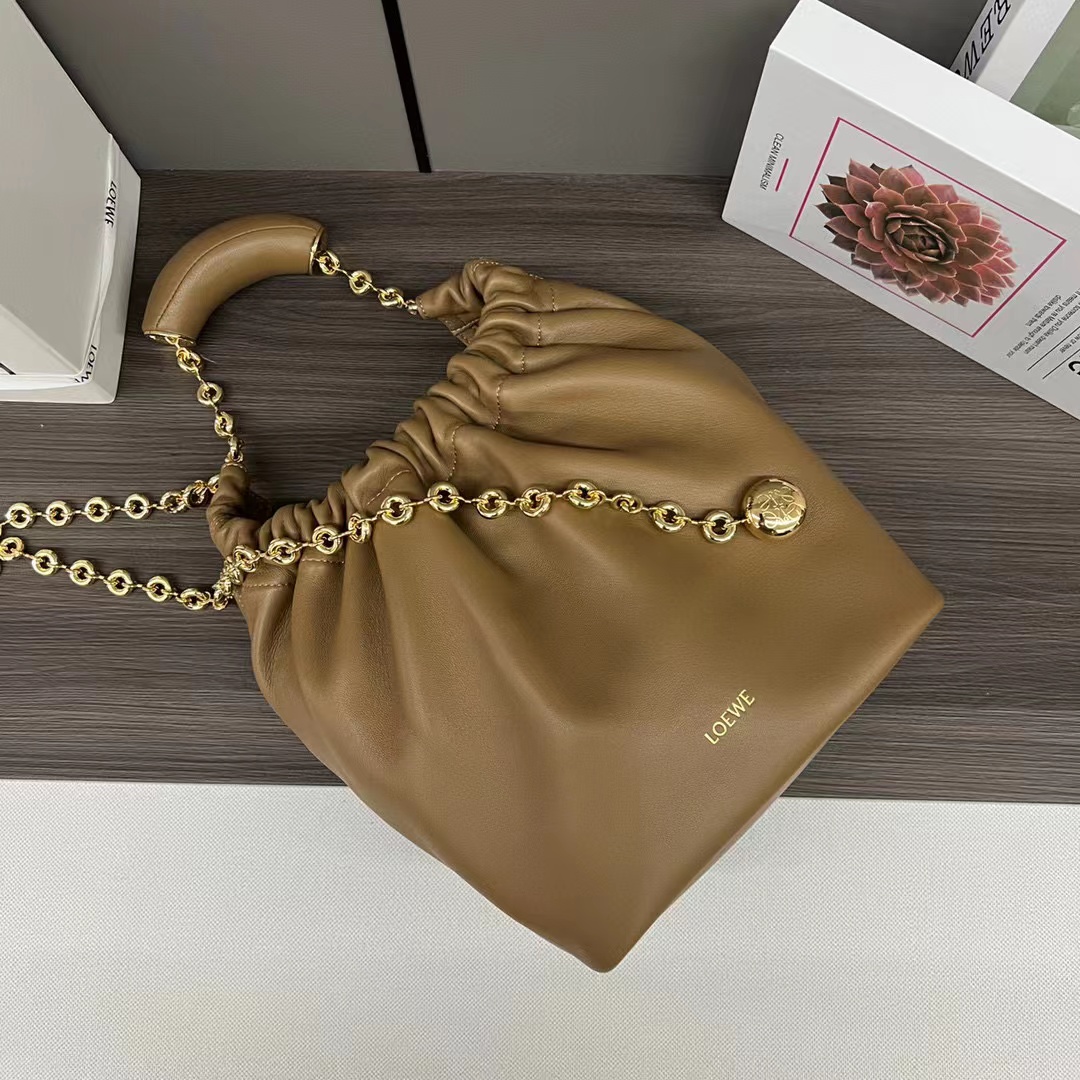 L0ew* Medium Squeeze bag in nappa lambskin