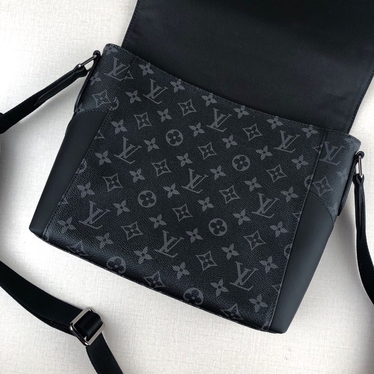 L0vis Vvtt0n Monogram Eclipse Messenger PM