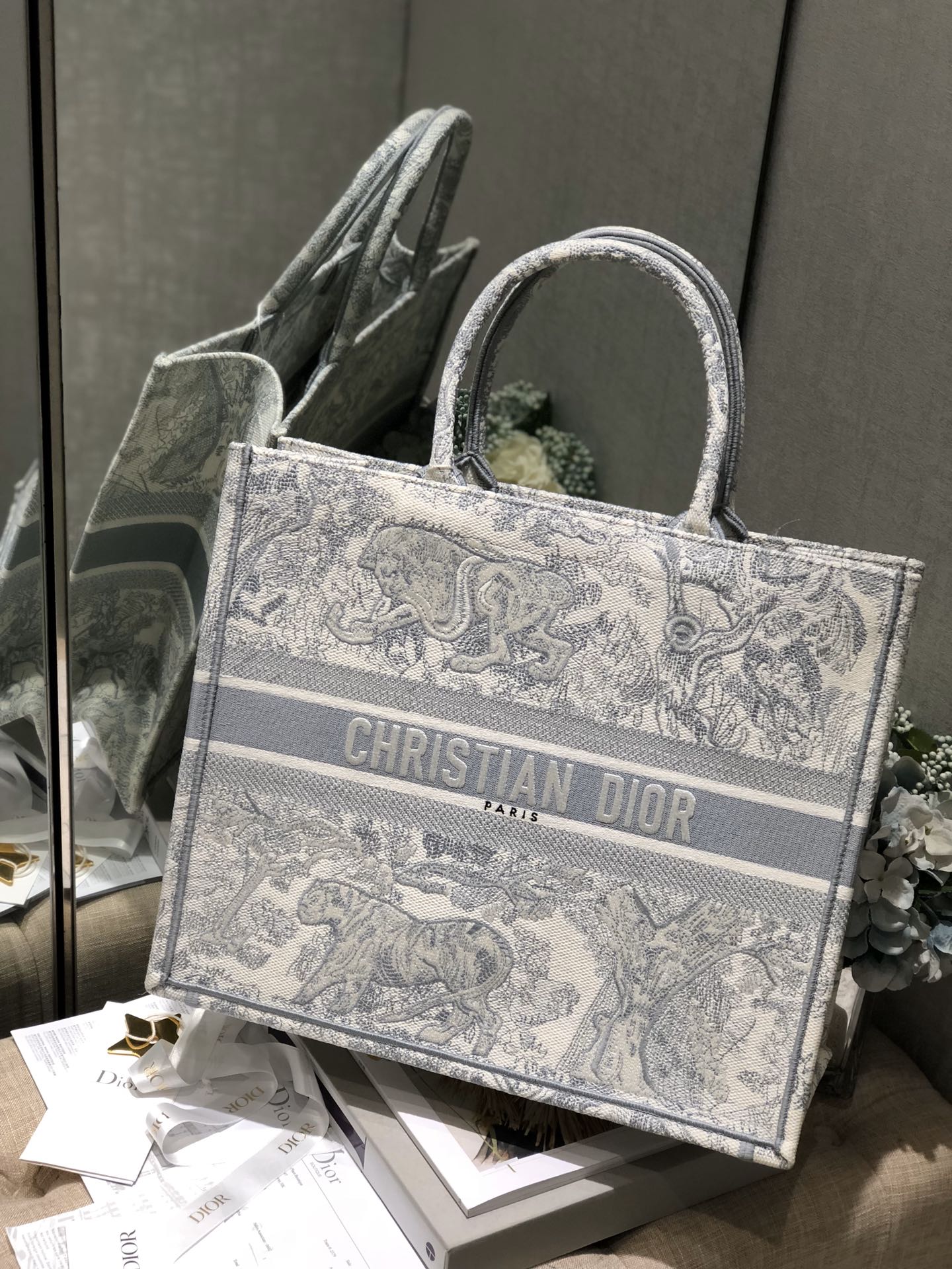 D10r Book Tote-Large