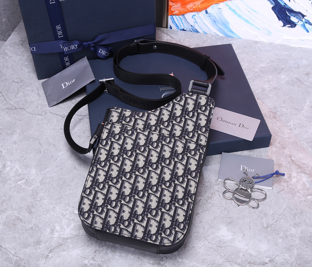 D10r Cell Phone Bag