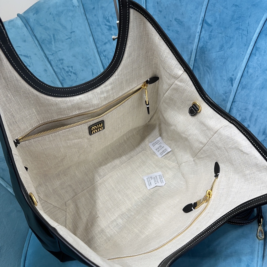 M1v hobo bag