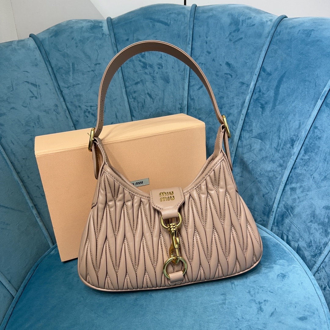 M1um1u Hobo bag