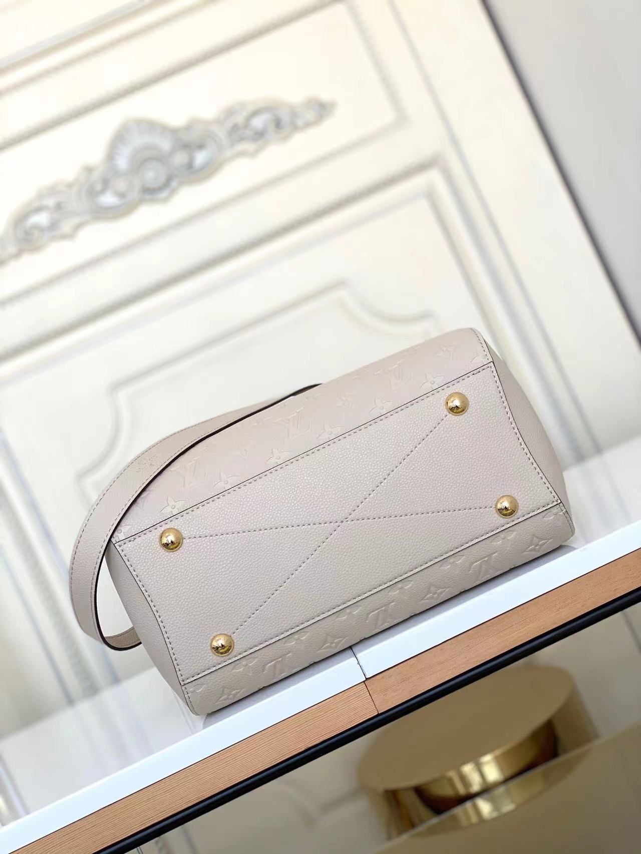 Montaigne MM  Empreinte Leather