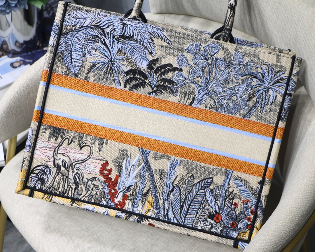 D10r Book Tote