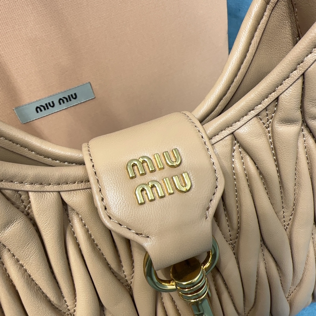 M1um1u Hobo bag