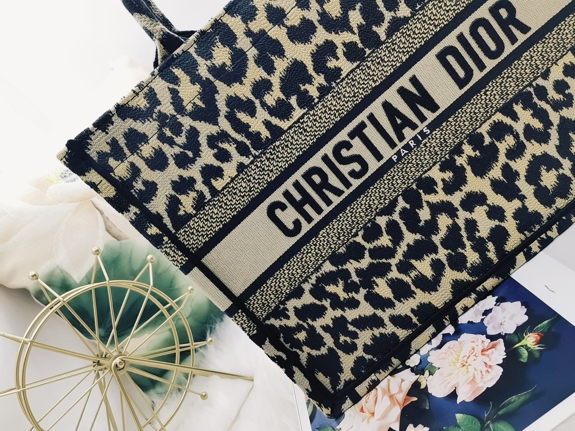 D10r Book Tote