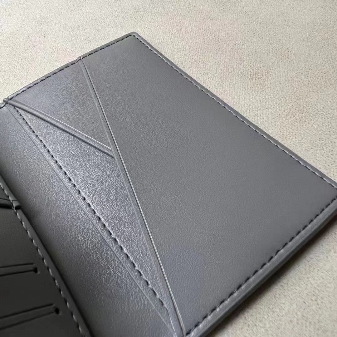 L0vis Vvtt0n small wallets for men