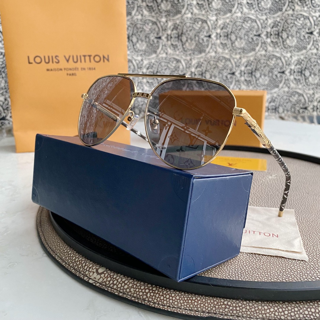 L0visVvtt0n Sunglasses