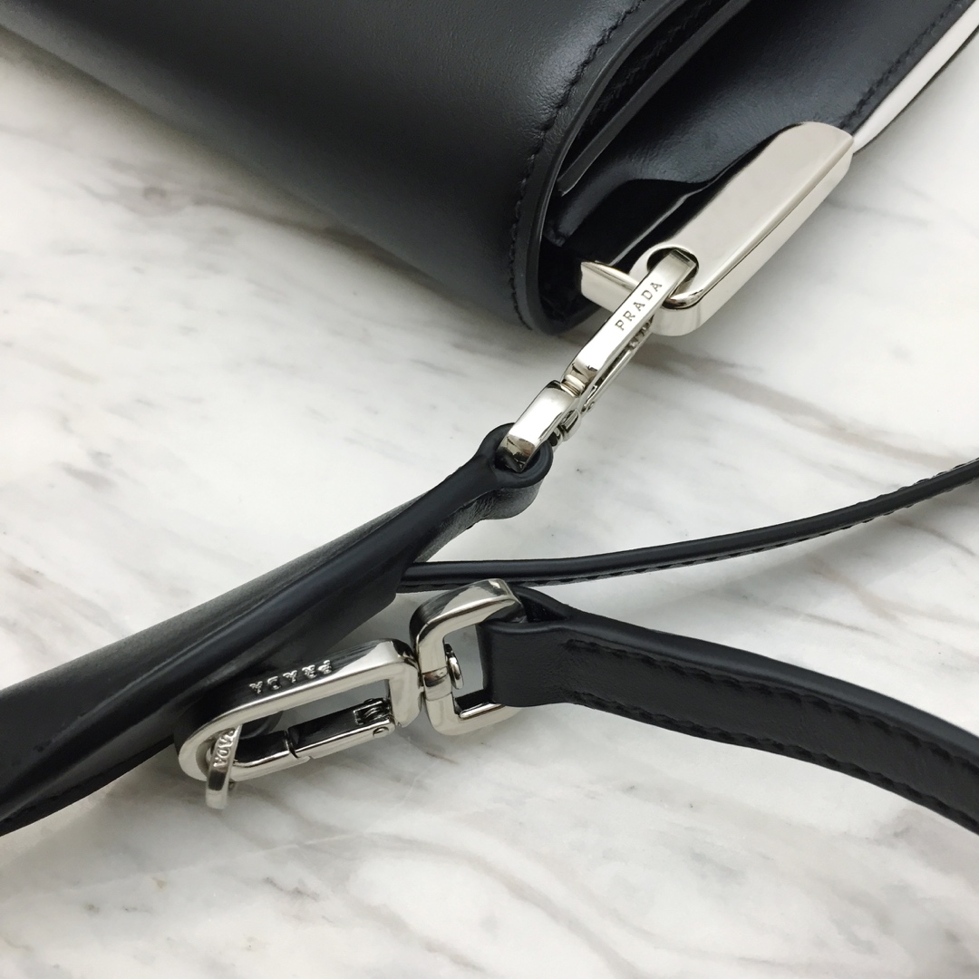 Sybille Clasp bag