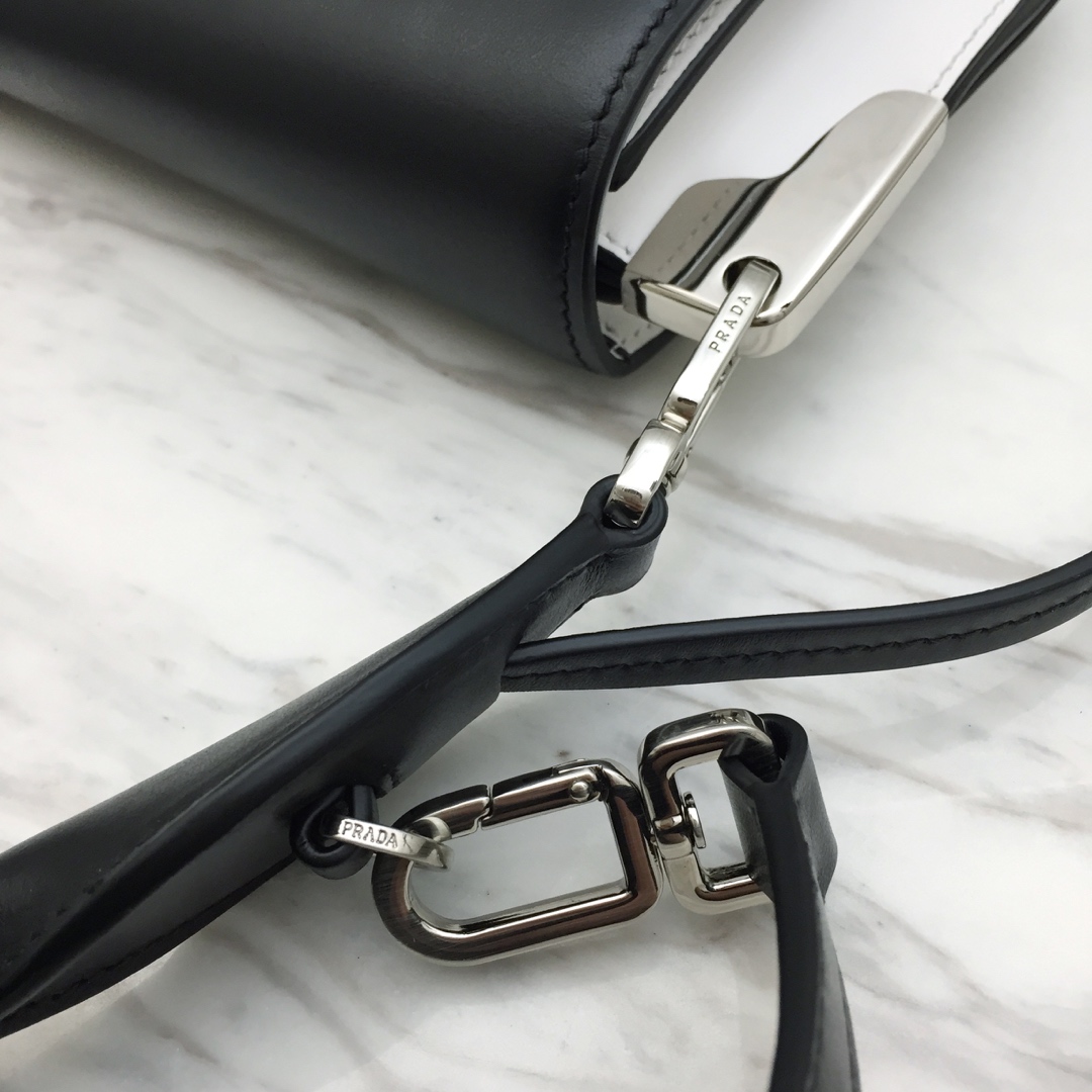 Sybille Clasp bag
