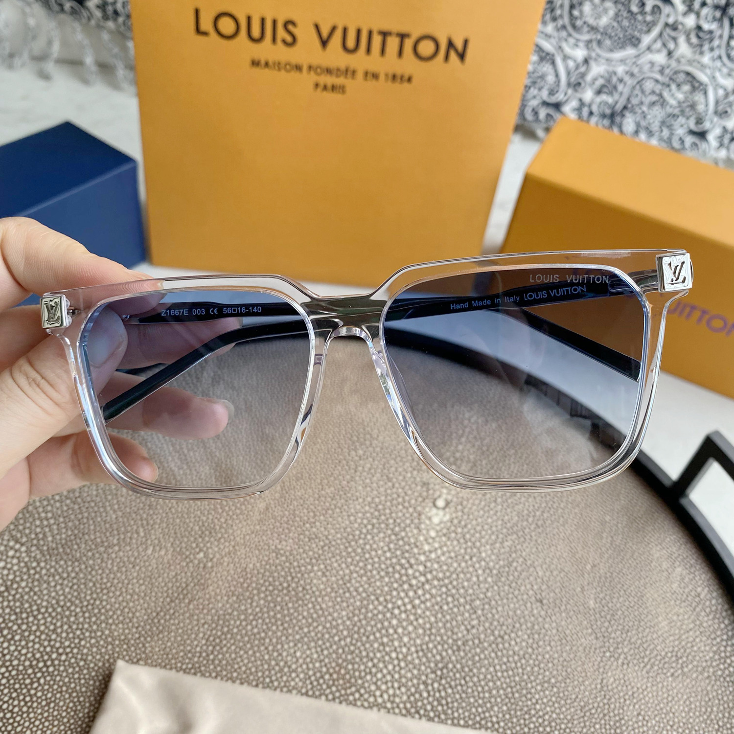 L0vis Vvtt0n | rise square sunglasses