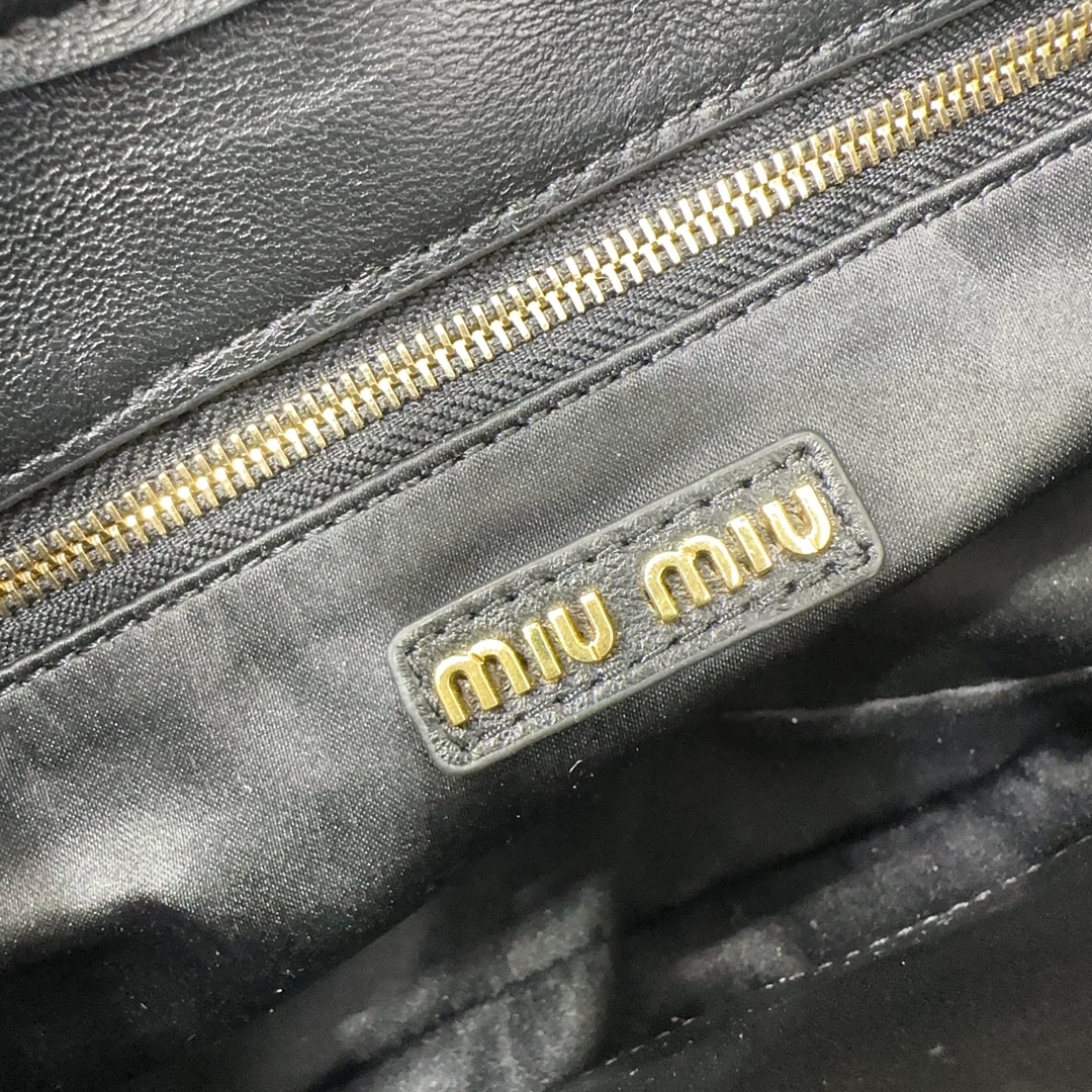 M1um1u Hobo bag