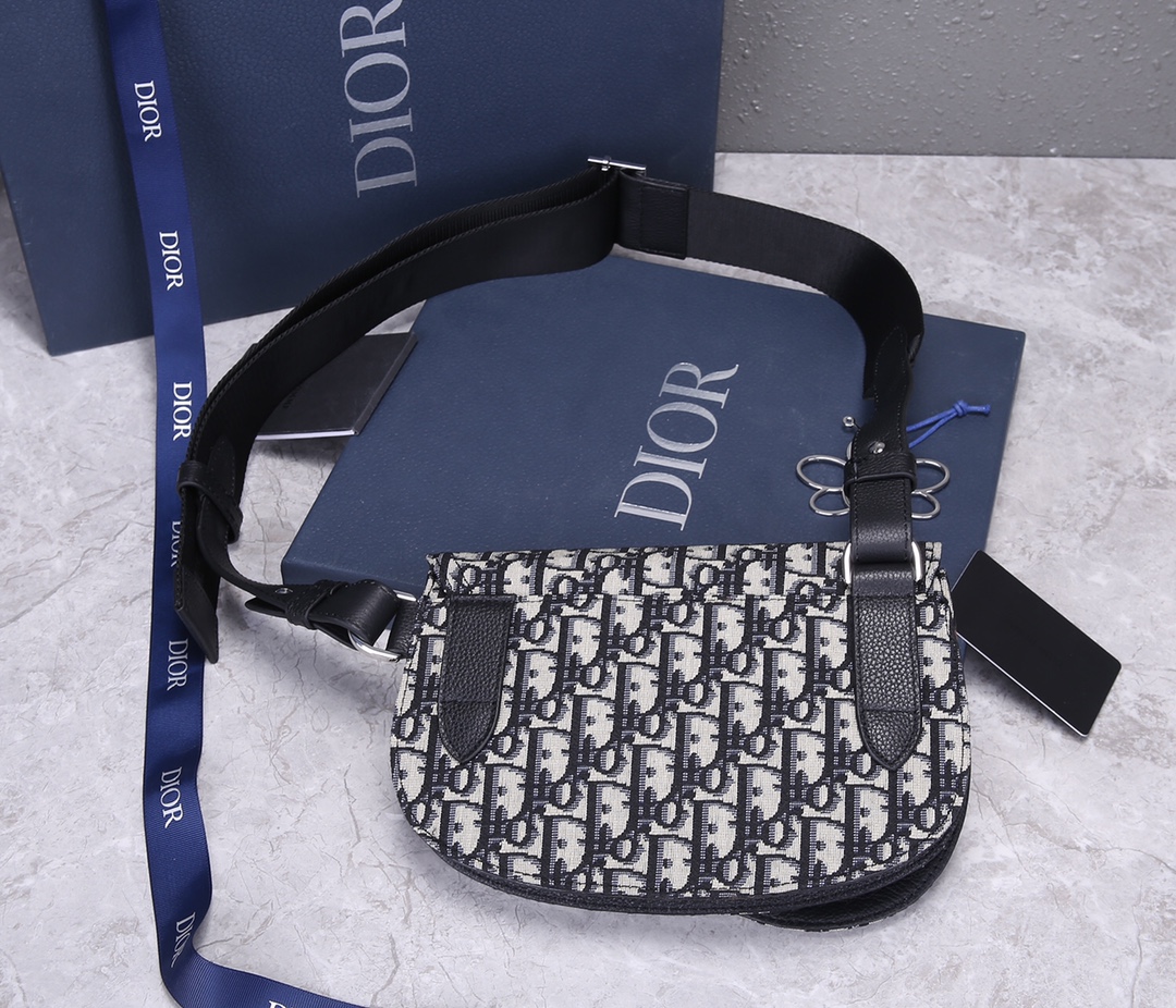 D10r Men’s Saddle Bag