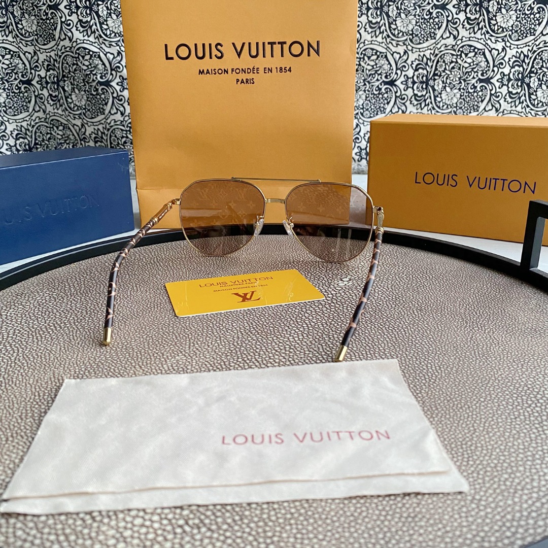 L0visVvtt0n Sunglasses