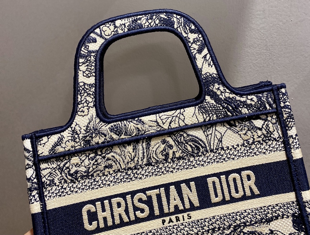 D10r BOOK TOTE