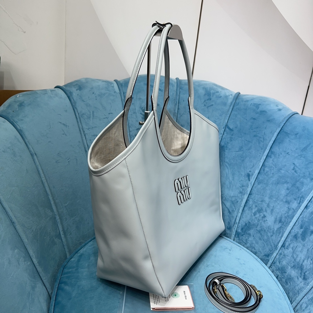 M1v hobo bag