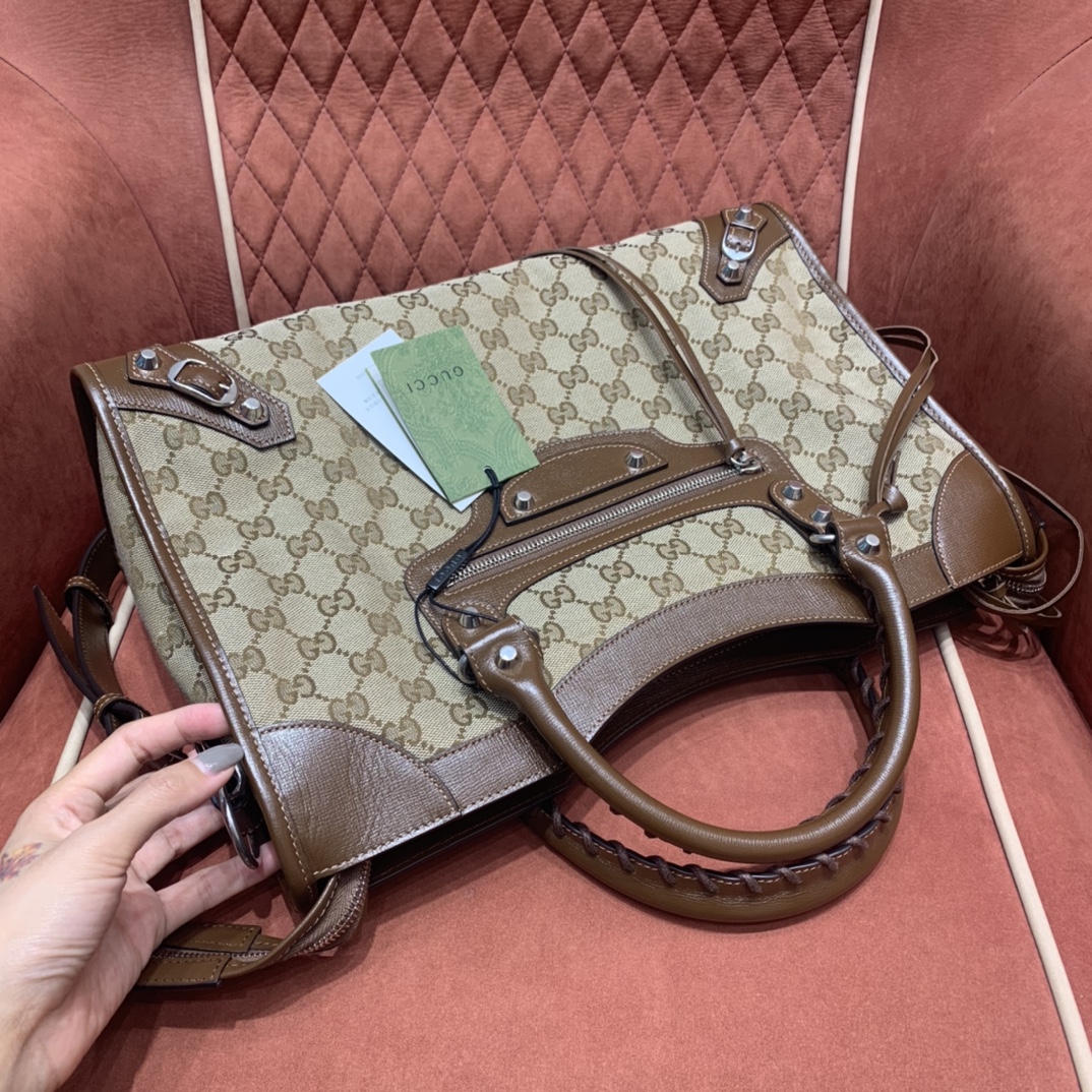 G7 x Balenciagα