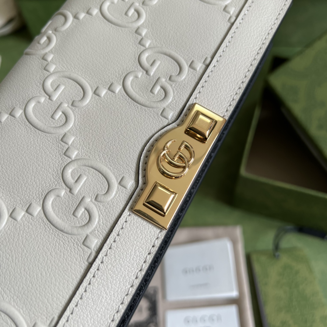 Gvc*1 Leather clutch