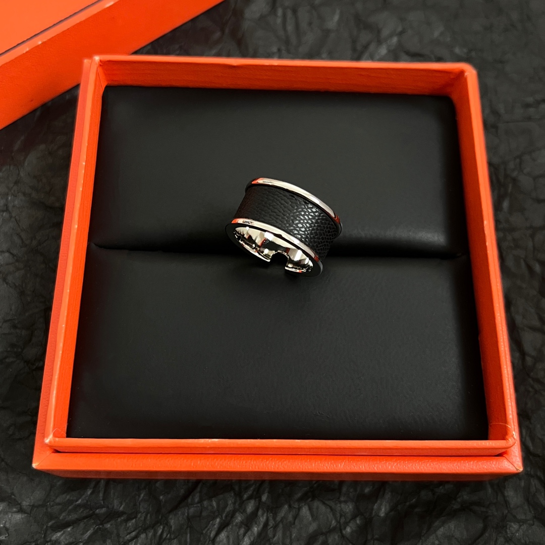 H**me5 Reversible Leather Strap Ring