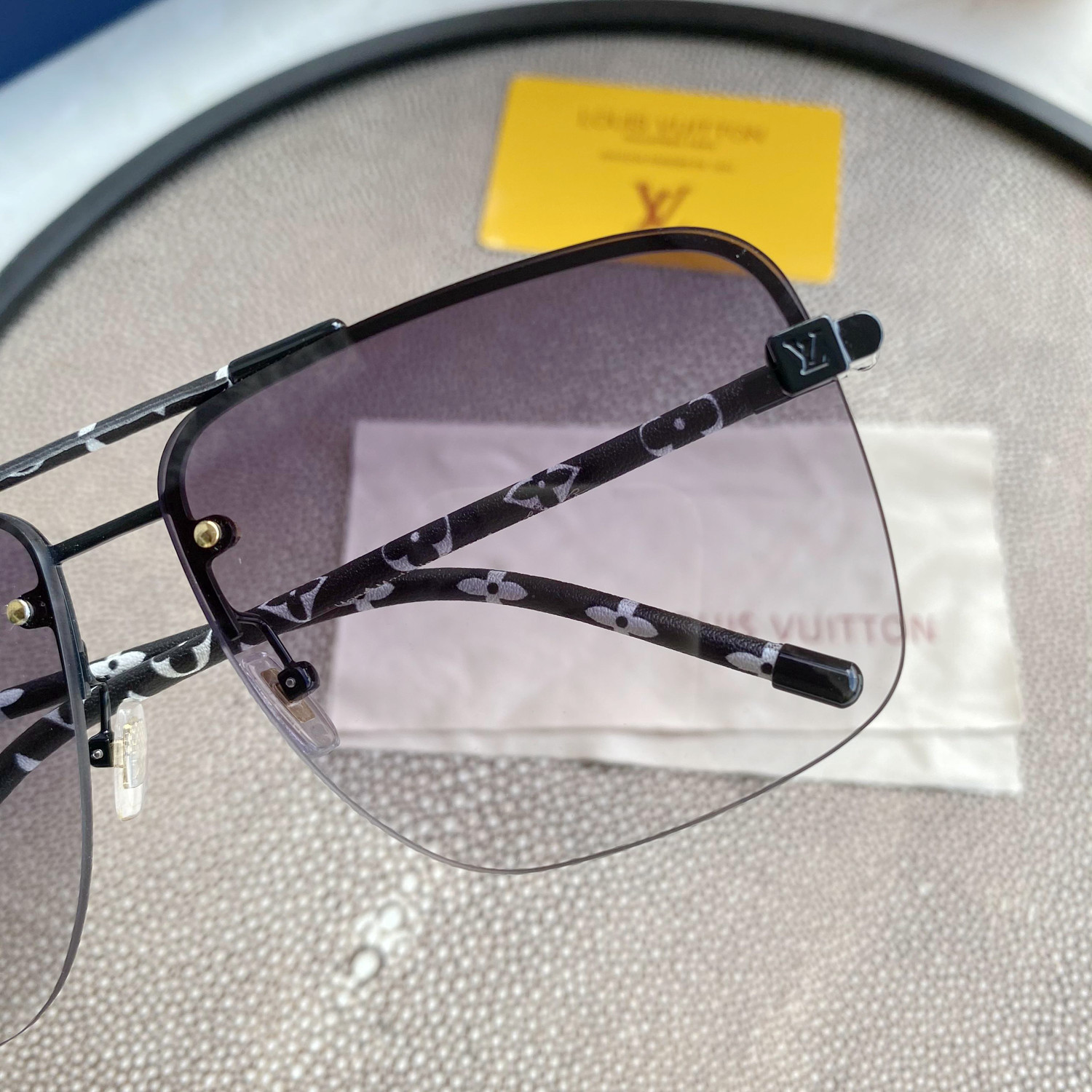 LV GOLD AVIATOR SUNGLASSES