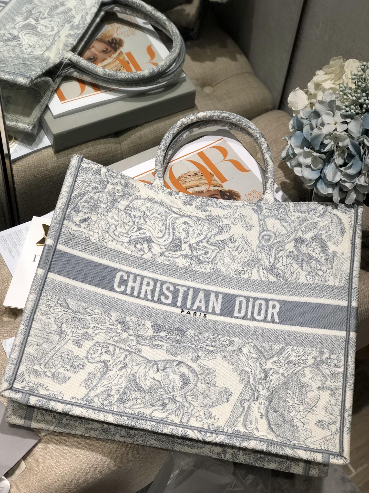 D10r Book Tote-Large