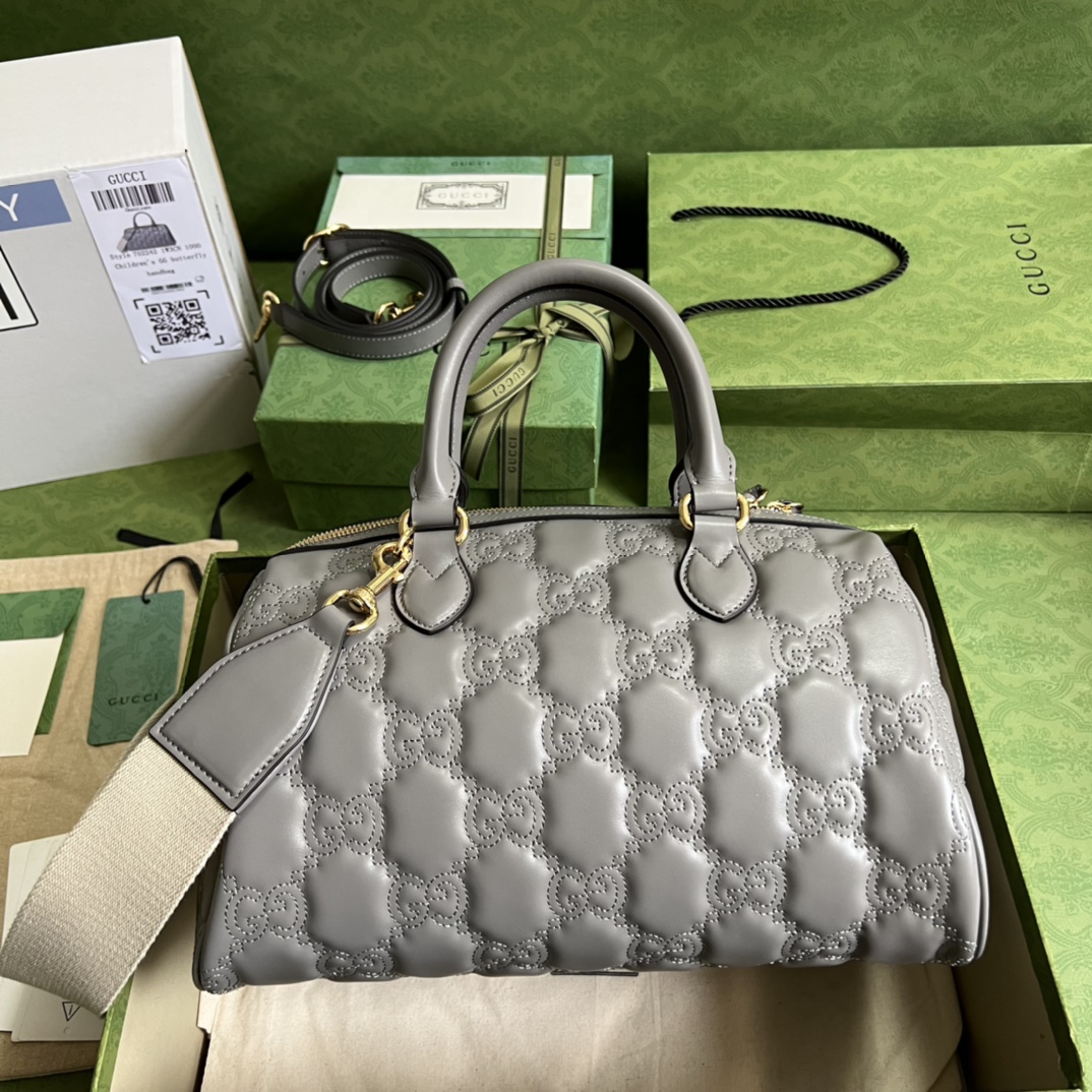 GG Matelassé leather medium bag