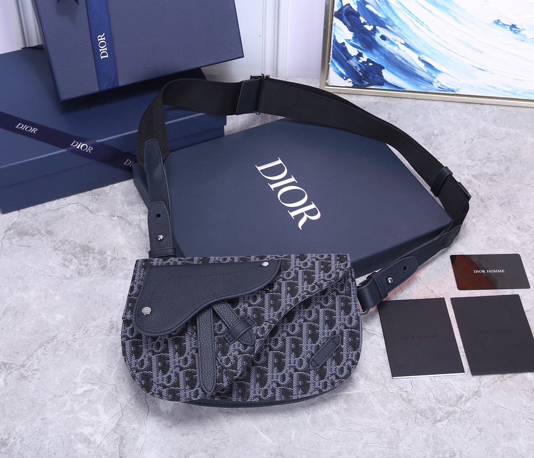 D10r Saddle Man’s Bag