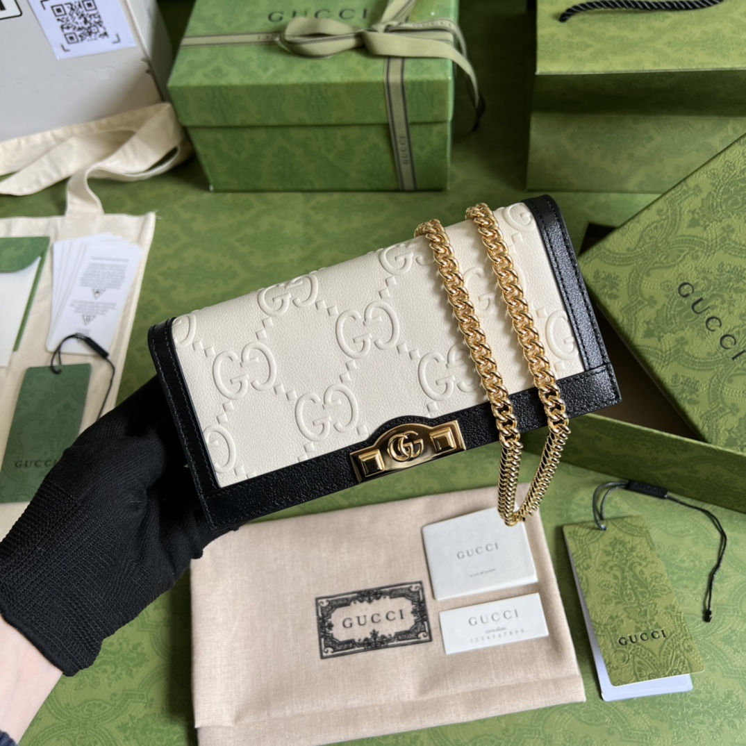 Gvc*1 Leather clutch