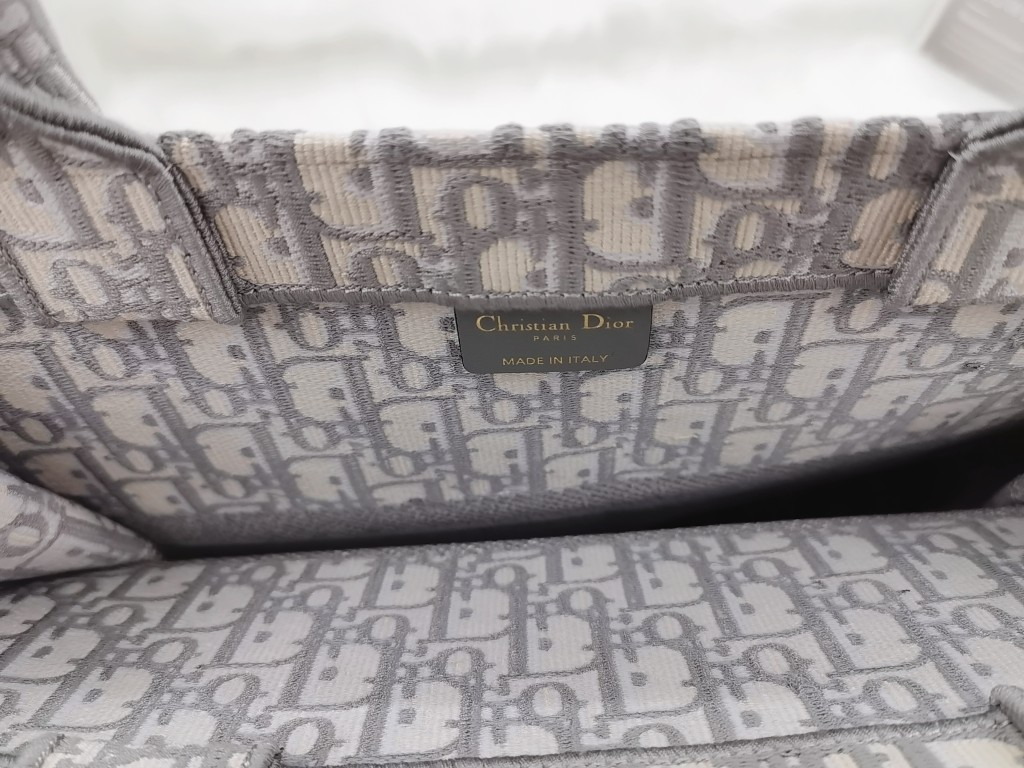 D10r Book Tote