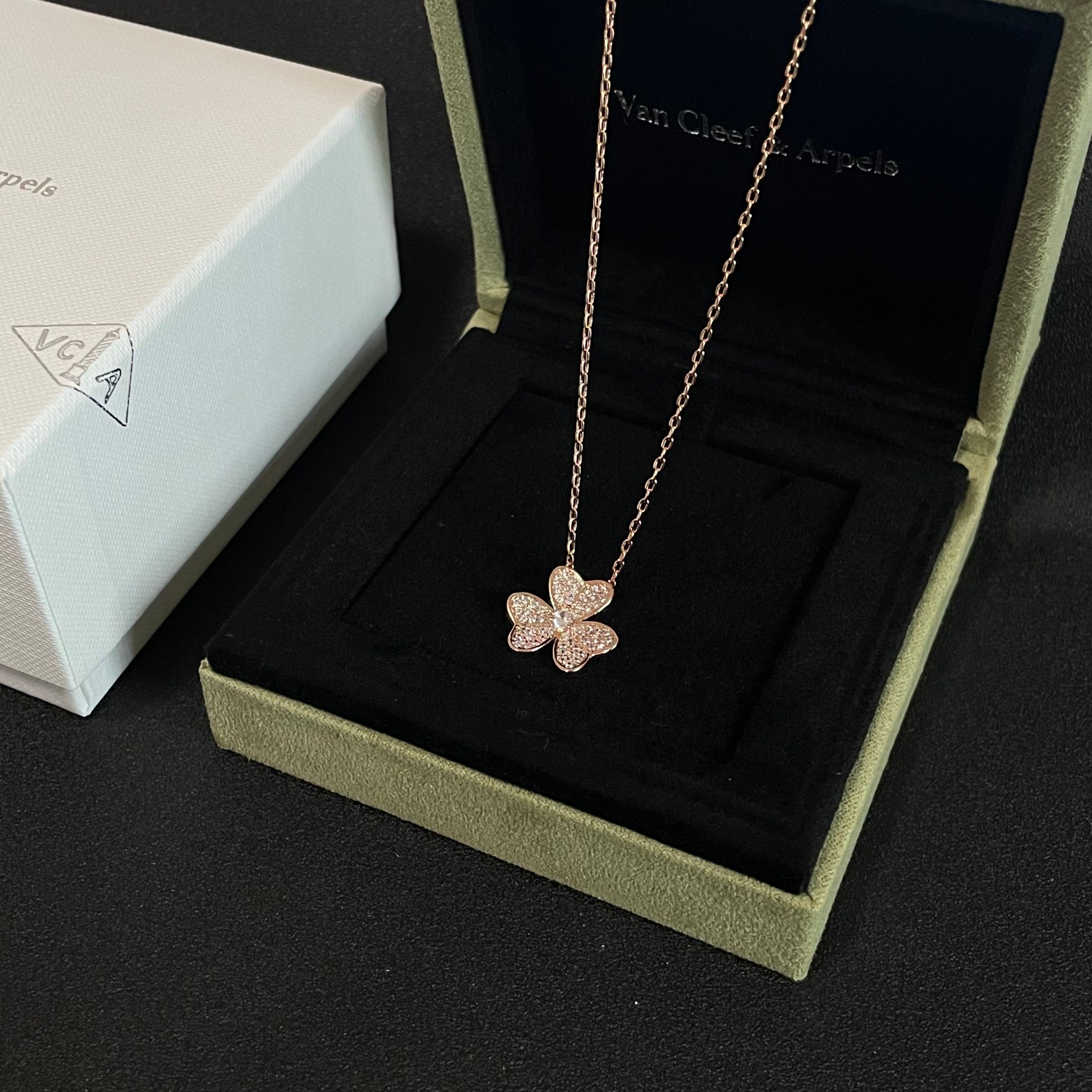 V*n Cl**f Vintage Alhambra Necklace