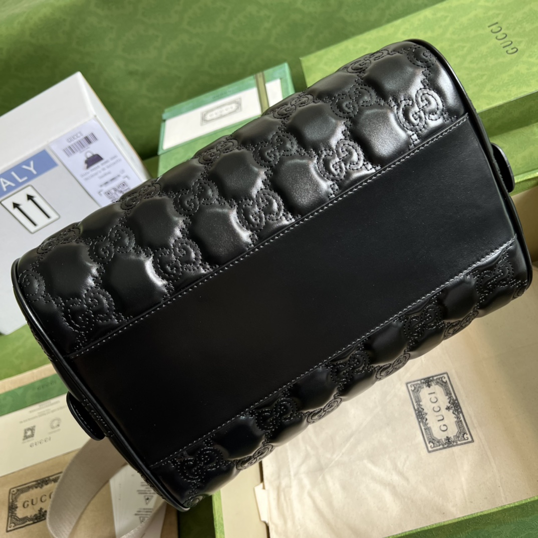 GG Matelassé leather medium bag