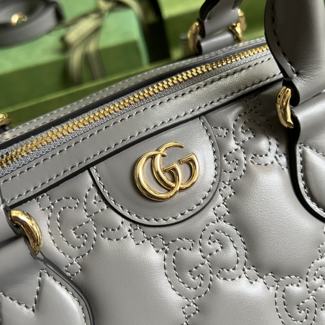 GG Matelassé leather medium bag