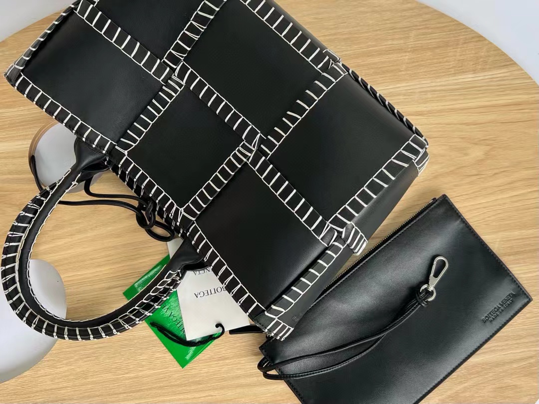 B0tt*ga Ven*ta Medium Arco Tote Bag