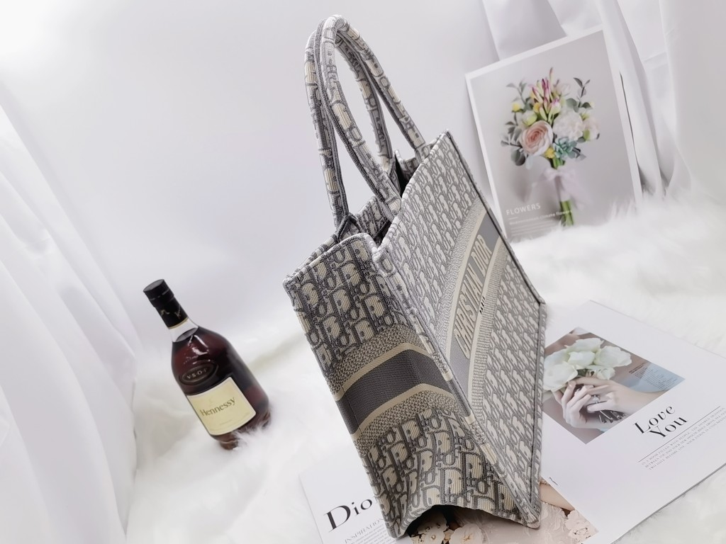 D10r Book Tote-Medium