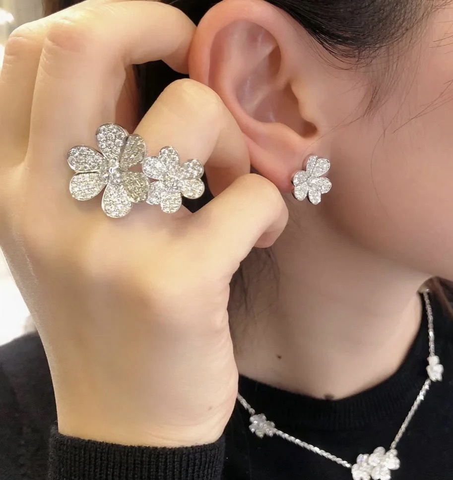 V*n Cl**f & Arpels Ring