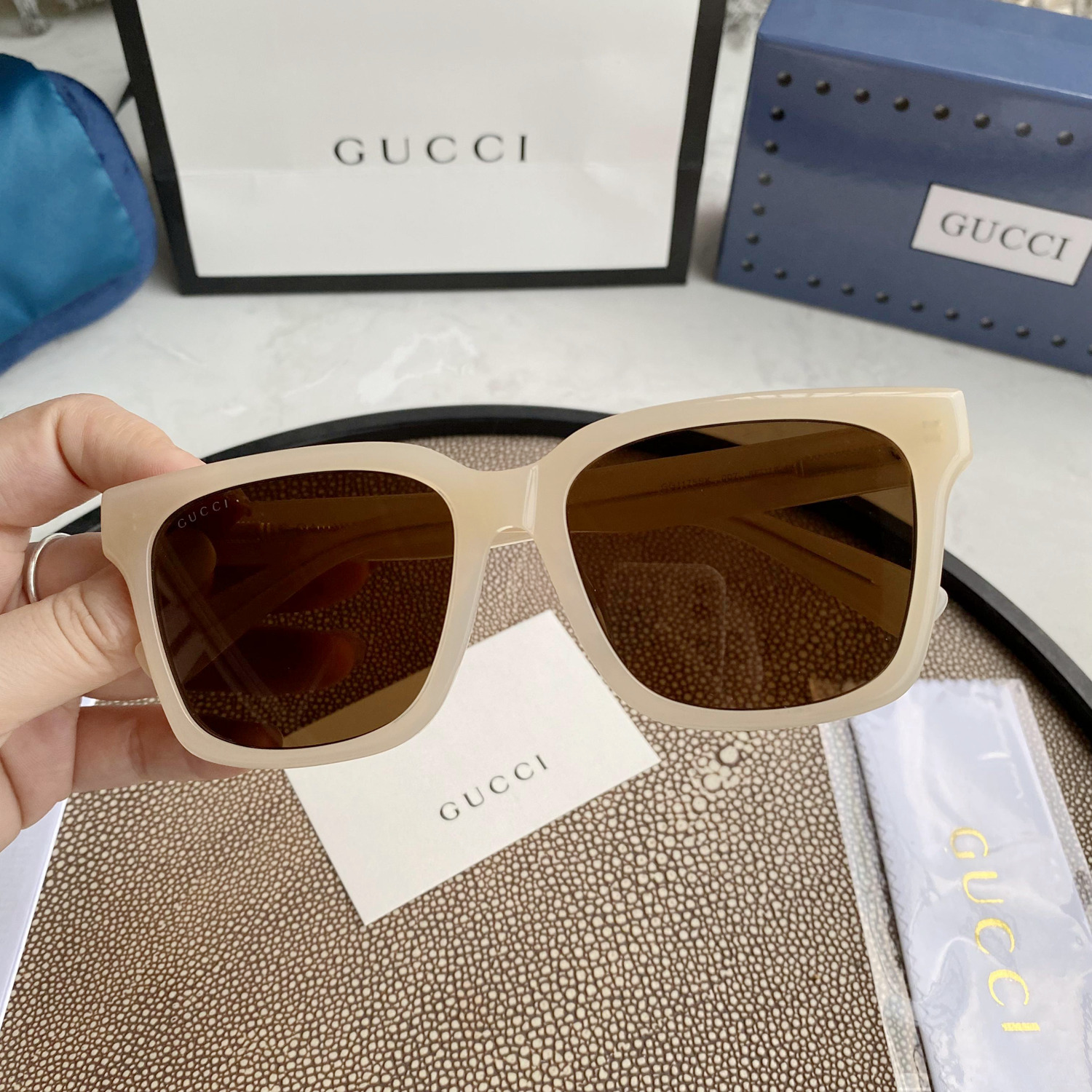 Gvc*1 acetate sunglasses with logo