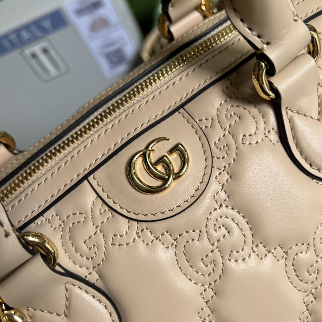 GG Matelassé leather medium bag