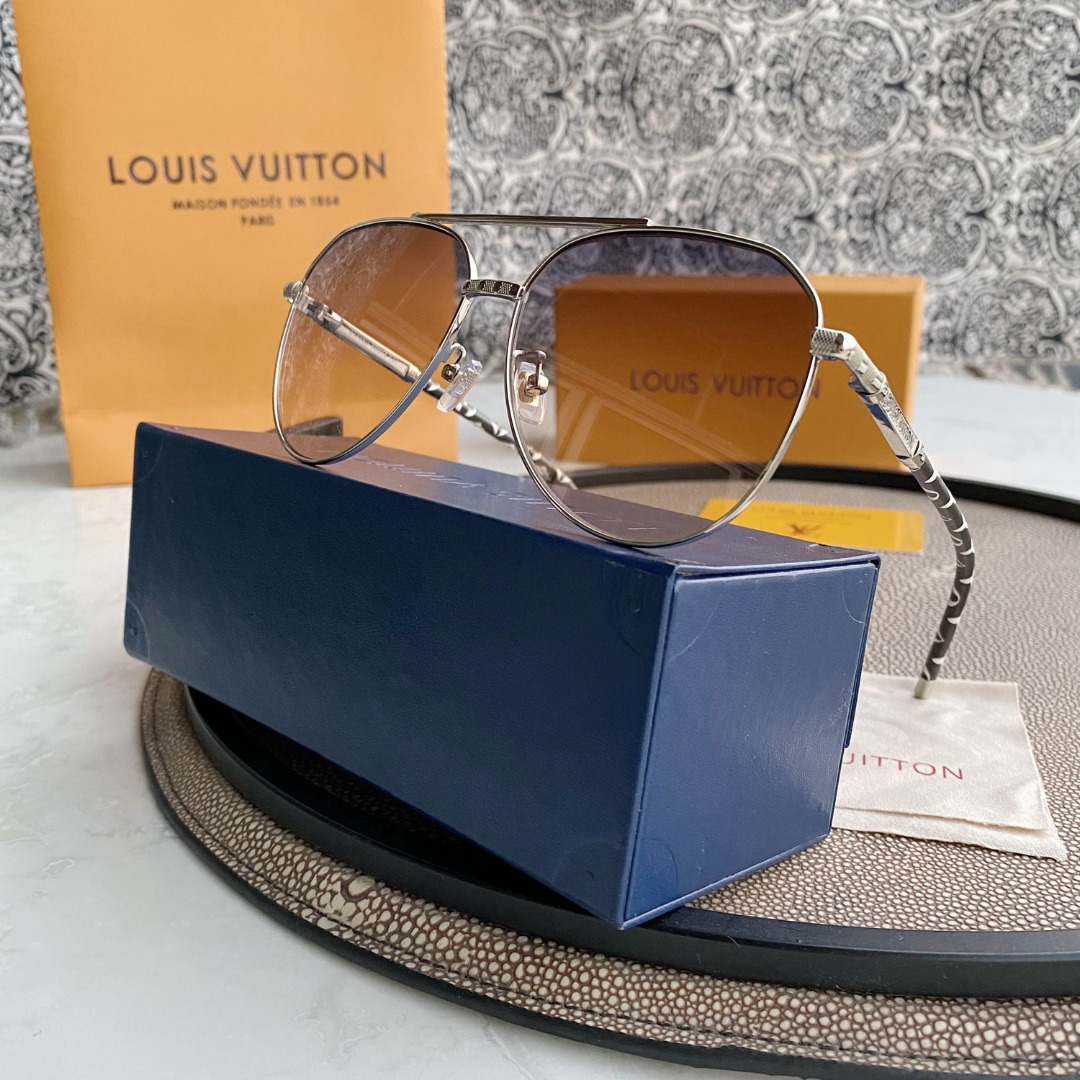 L0visVvtt0n Sunglasses