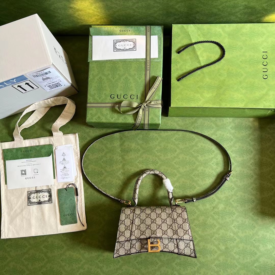 Gvc*1 X Ba1en*iaga THE HACKER PROJECT SMALL HOURGLASS BAG BEIGE