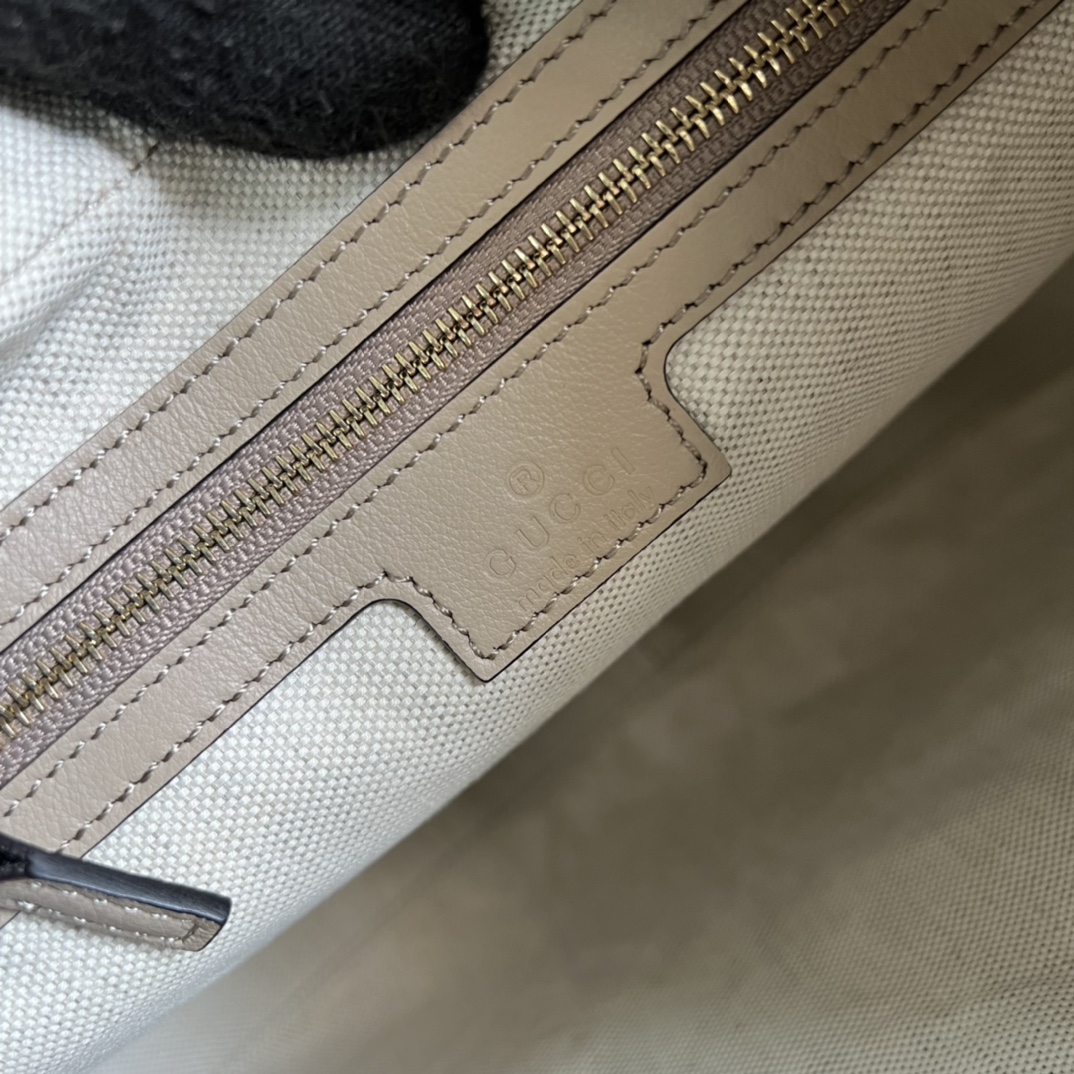 Gvc*1 Attache large shoulder bag