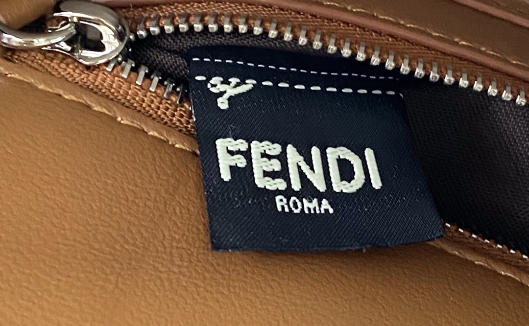 F**di O’Lock Zipper