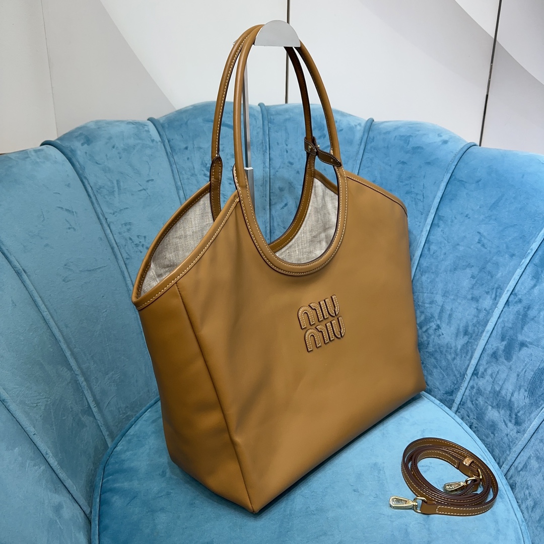M1v hobo bag