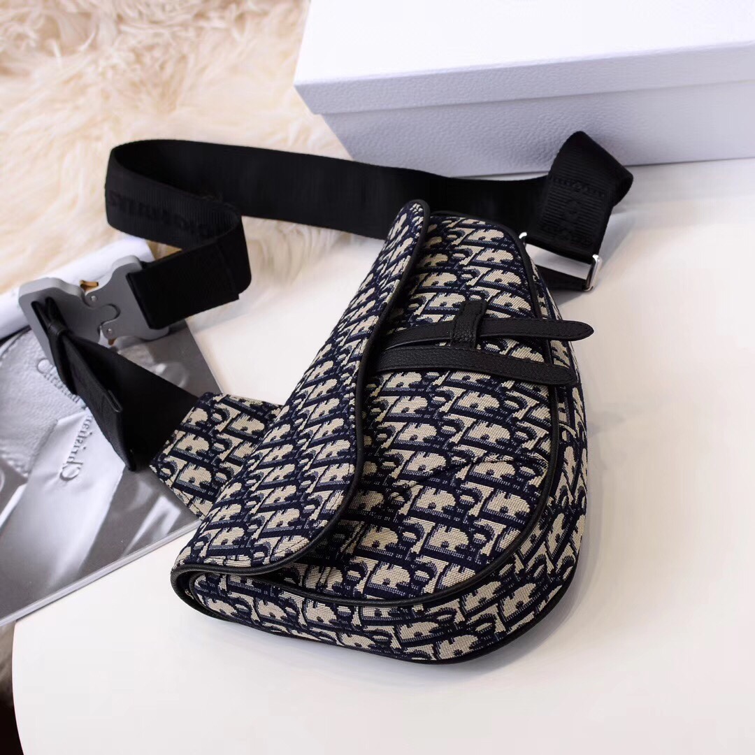 D10r Men’s Saddle Bag