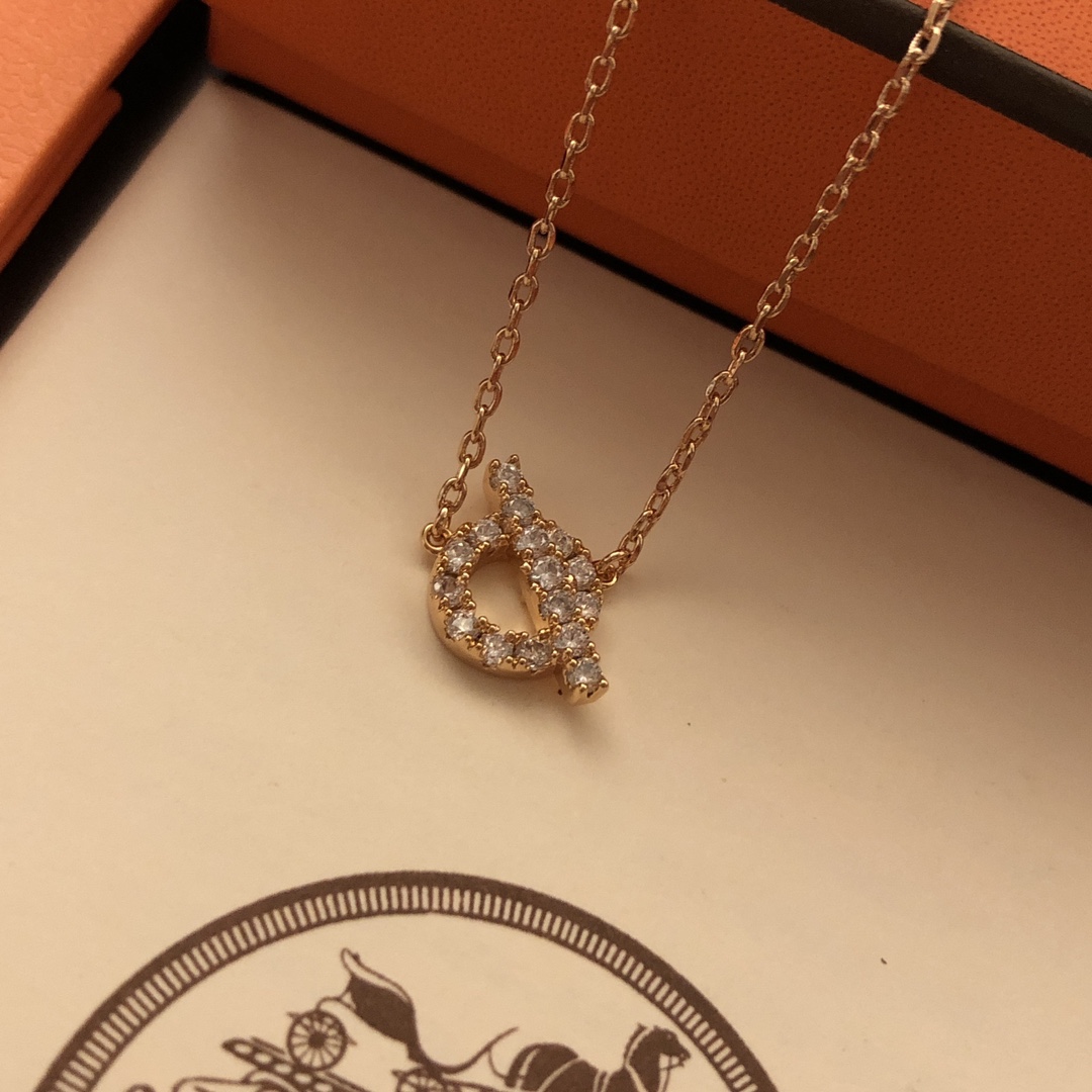 H**me5 Finesse Necklace