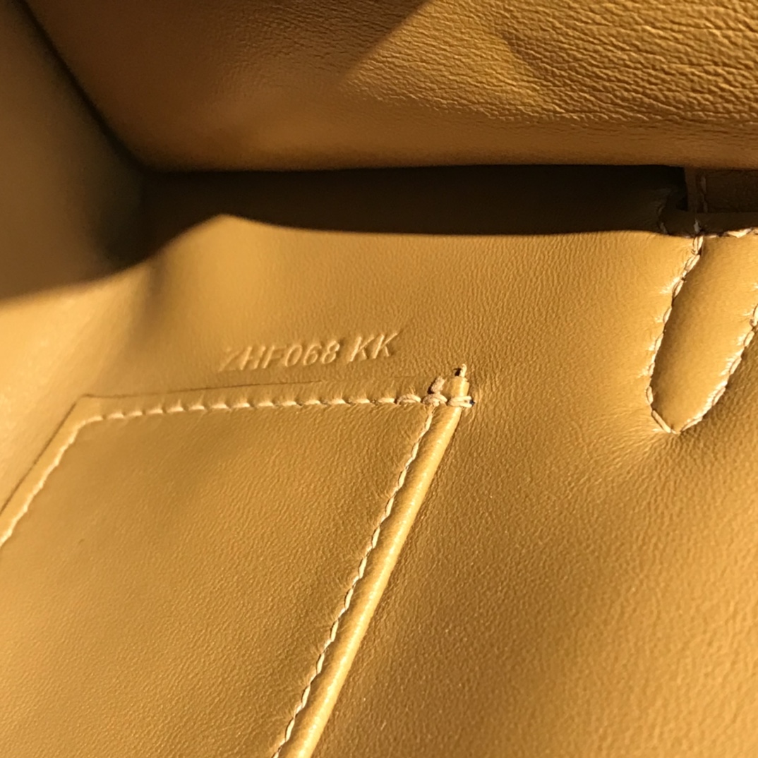H**me5 Kelly Pochette