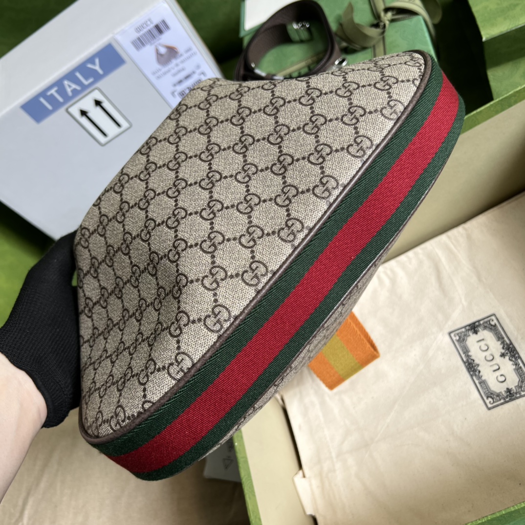 Gvc*1 Attache large shoulder bag