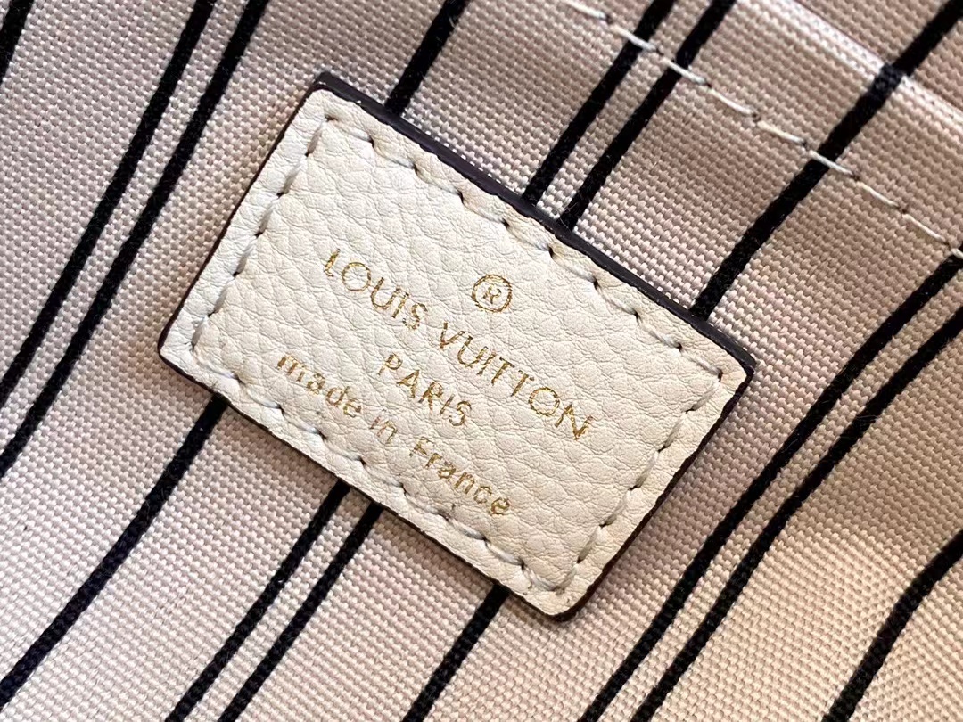 Montaigne MM  Empreinte Leather