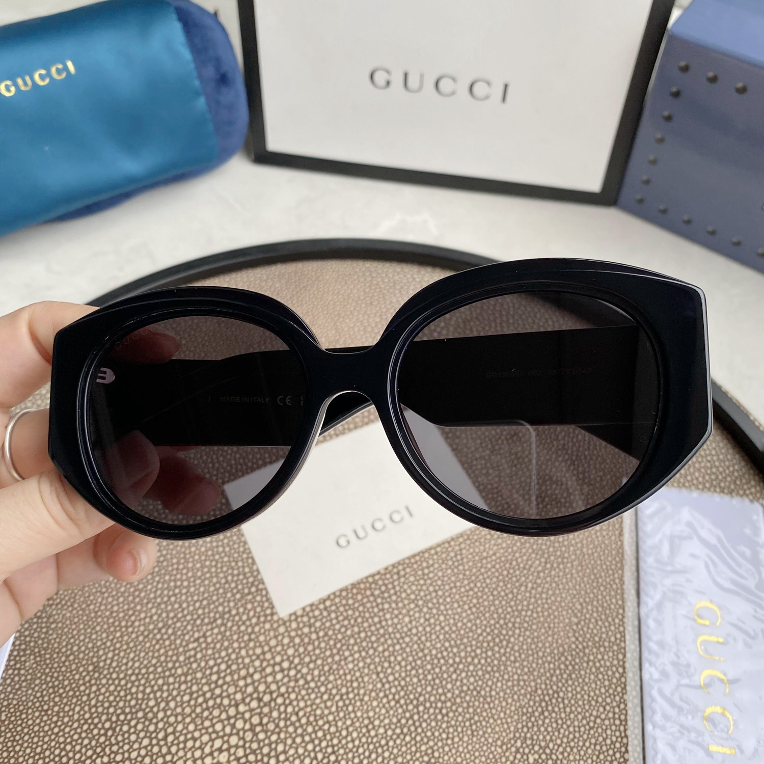 OVERSIZED ROUND SUNGLASSES