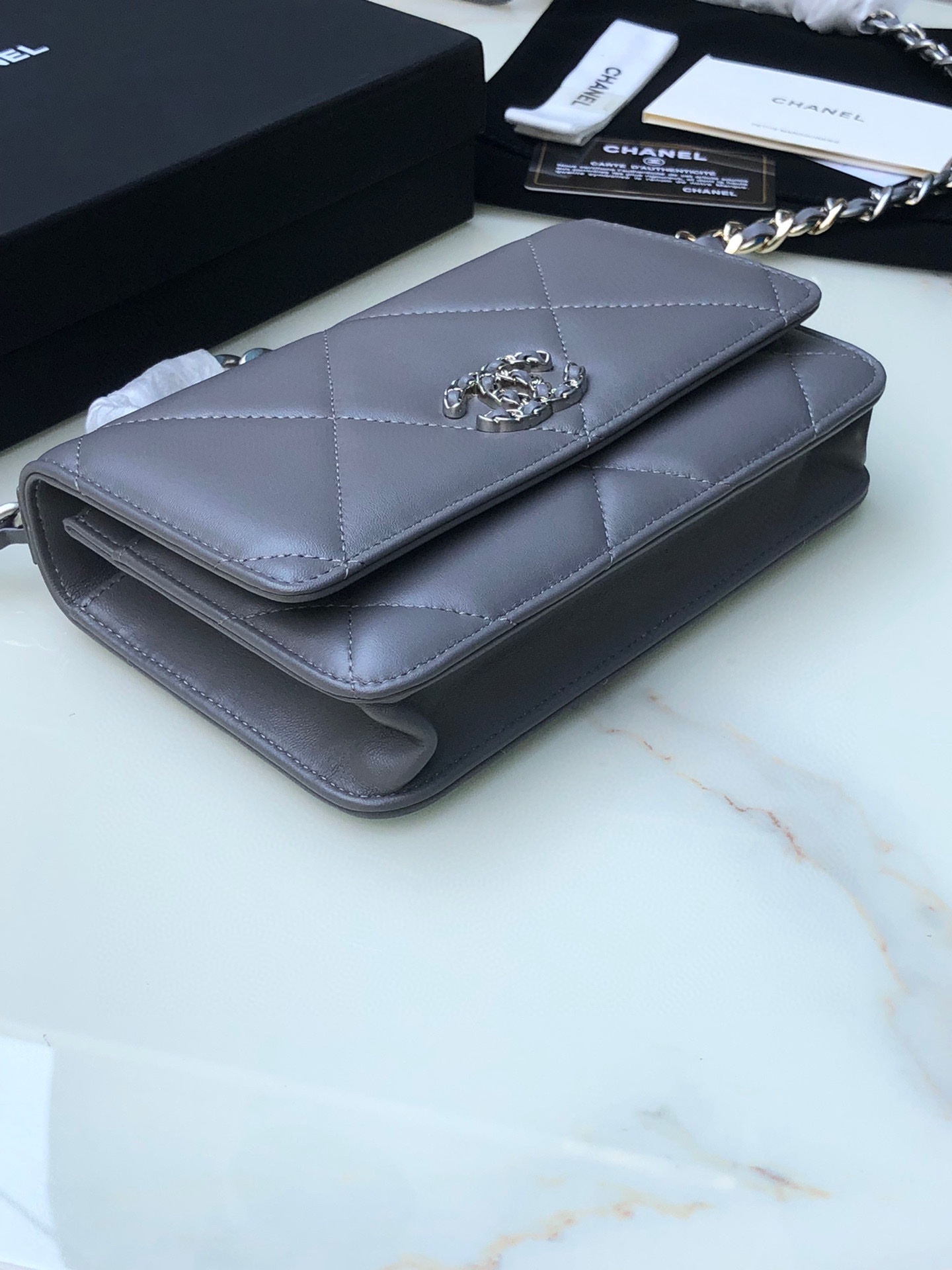 Ch**el 19 WALLET ON CHAIN